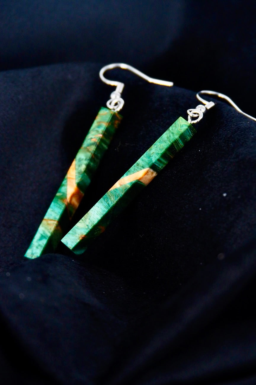 Boucles d'oreilles en bois de bouleau stabilisé vert et beige