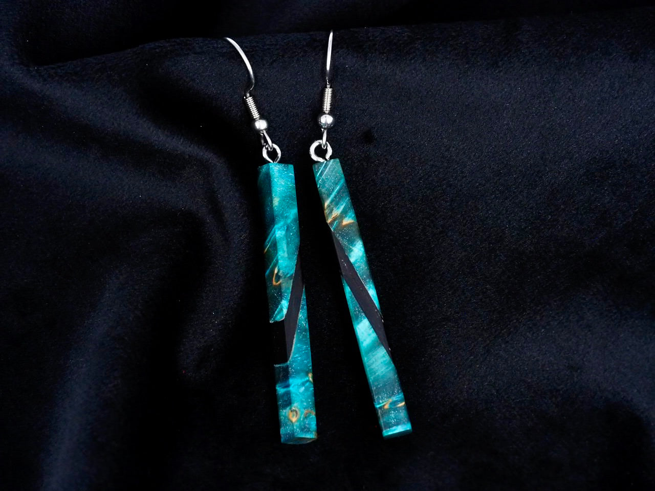 Boucles d'oreilles en Ebène et bois de bouleau stabilisé bleu