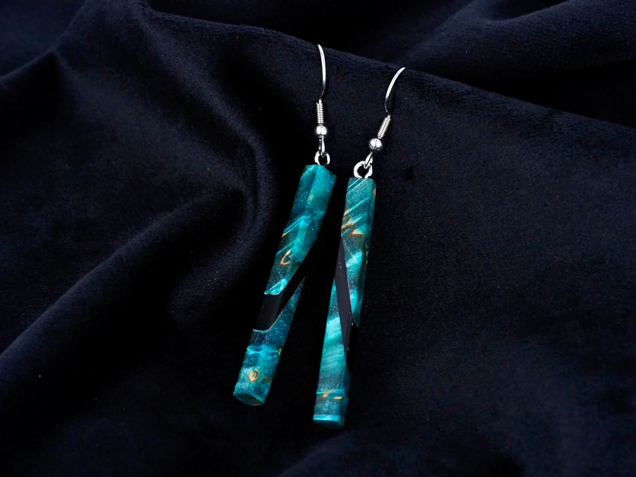 Boucles d'oreilles en Ebène et bois de bouleau stabilisé bleu