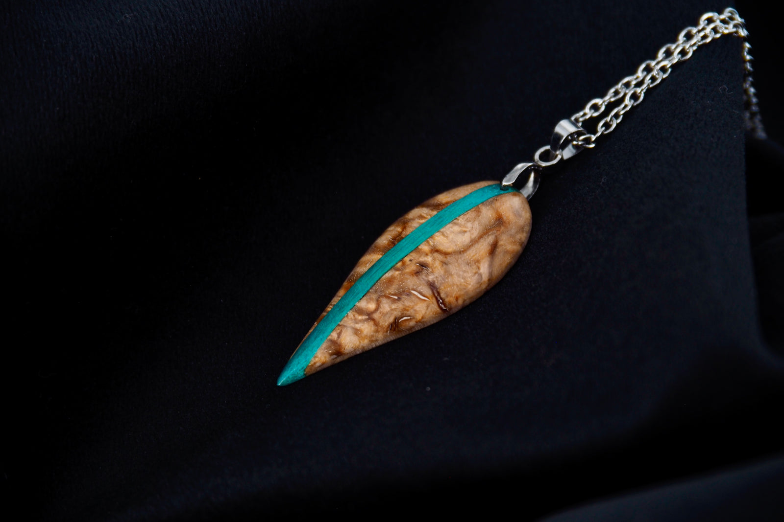 Pendentif en bois de bouleau stabilisé beige et turquoise