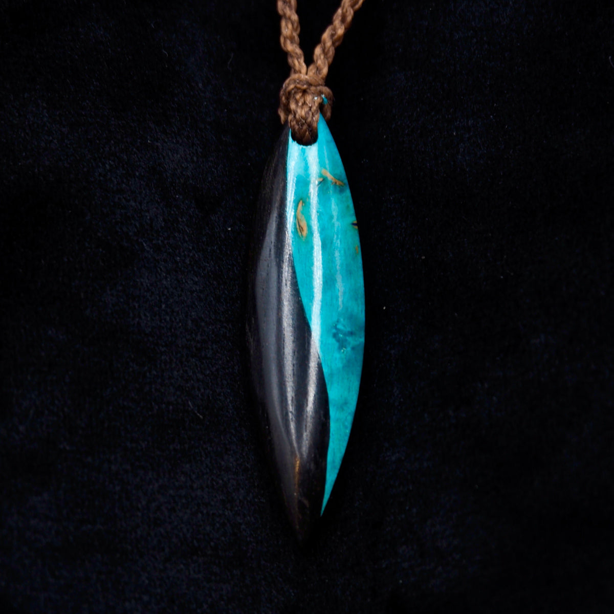 Pendentif Yin - Bois d'Ebène et Bois de Bouleau Stabilisé Turquoise