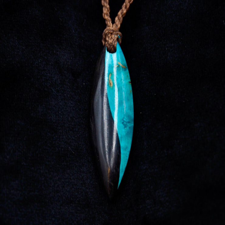 Pendentif Yin - Bois d'Ebène et Bois de Bouleau Stabilisé Turquoise