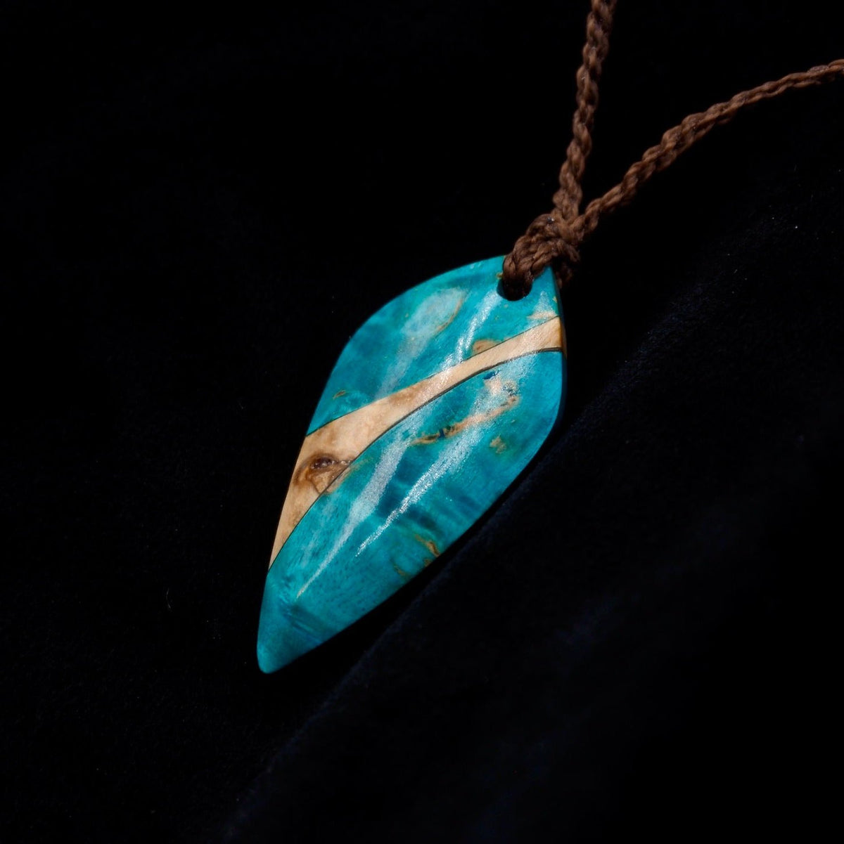 Pendentif Talisman 2 - Bois de Bouleau Stabilisé Turquoise et Beige