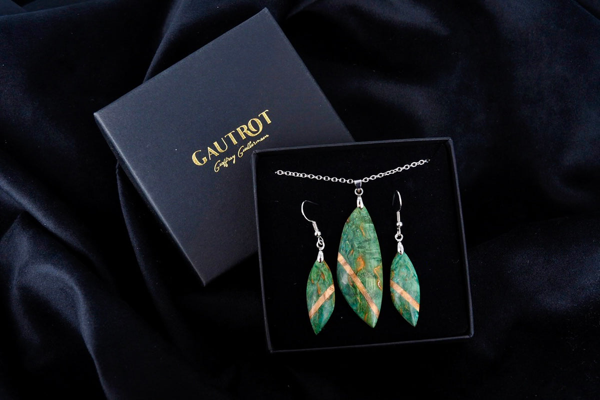 Boucles d'oreilles en bois de bouleau stabilisé vert et beige