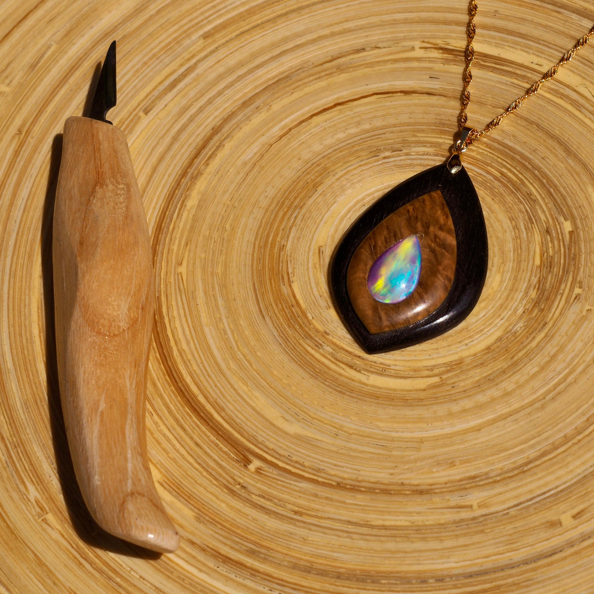 Pièce unique #46 - Pendentif en Ebene, Eucalyptus et Opale