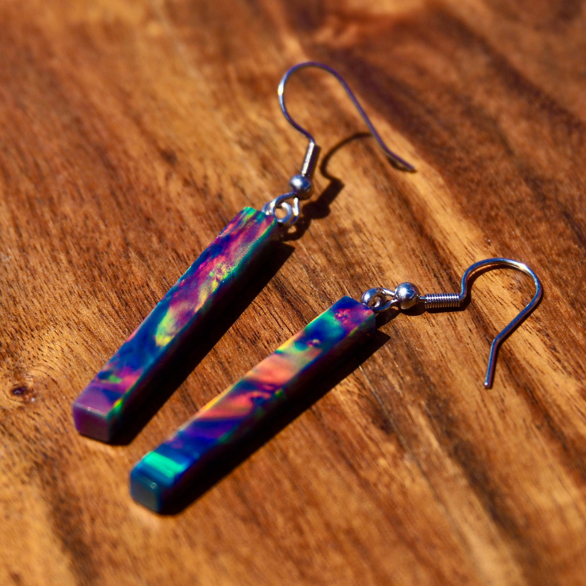 Pièce unique #021 - Boucles d'oreilles en Opale de laboratoire multicouleur
