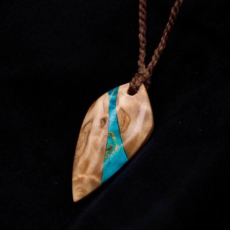 Pendentif Talisman 1 - Bois de Bouleau Stabilisé Beige et Turquoise