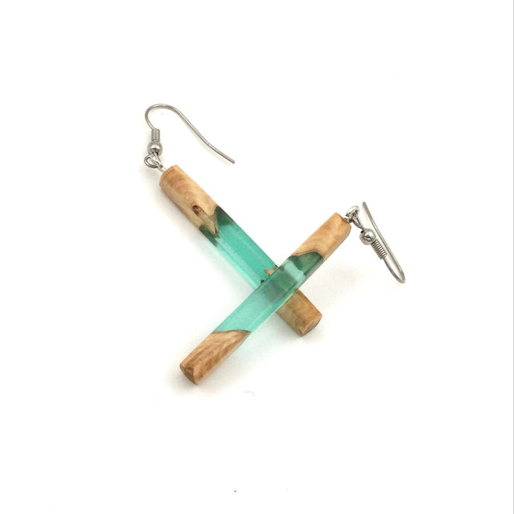 Pièce unique #024 - Boucles d'oreilles en Bois d'eucalyptus et Résine verte émeraude