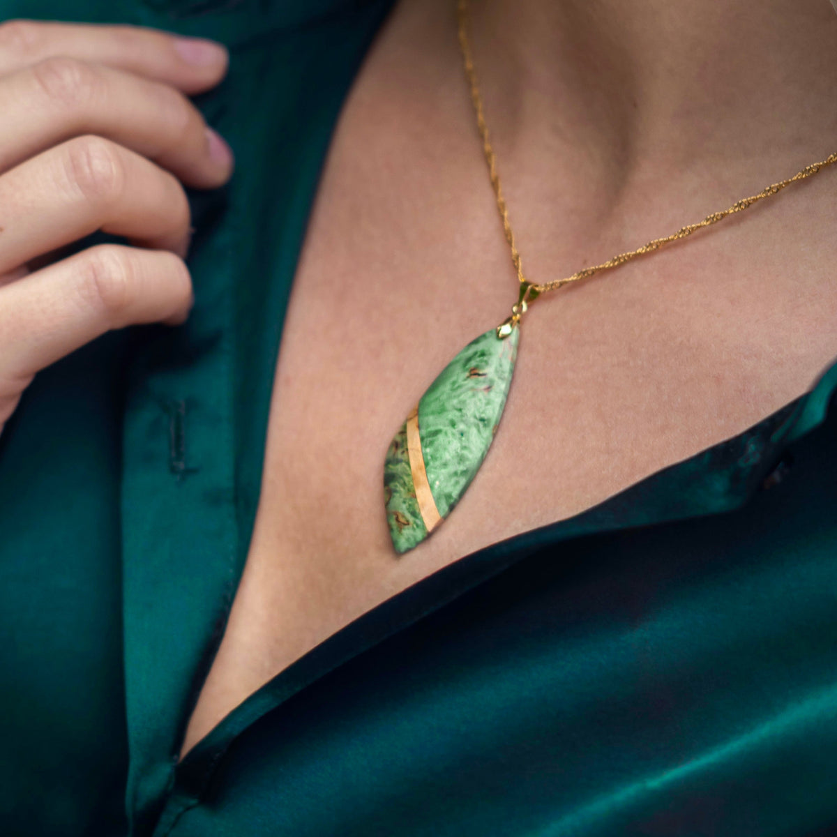 Pendant with Green and beige stabilised birch Wood