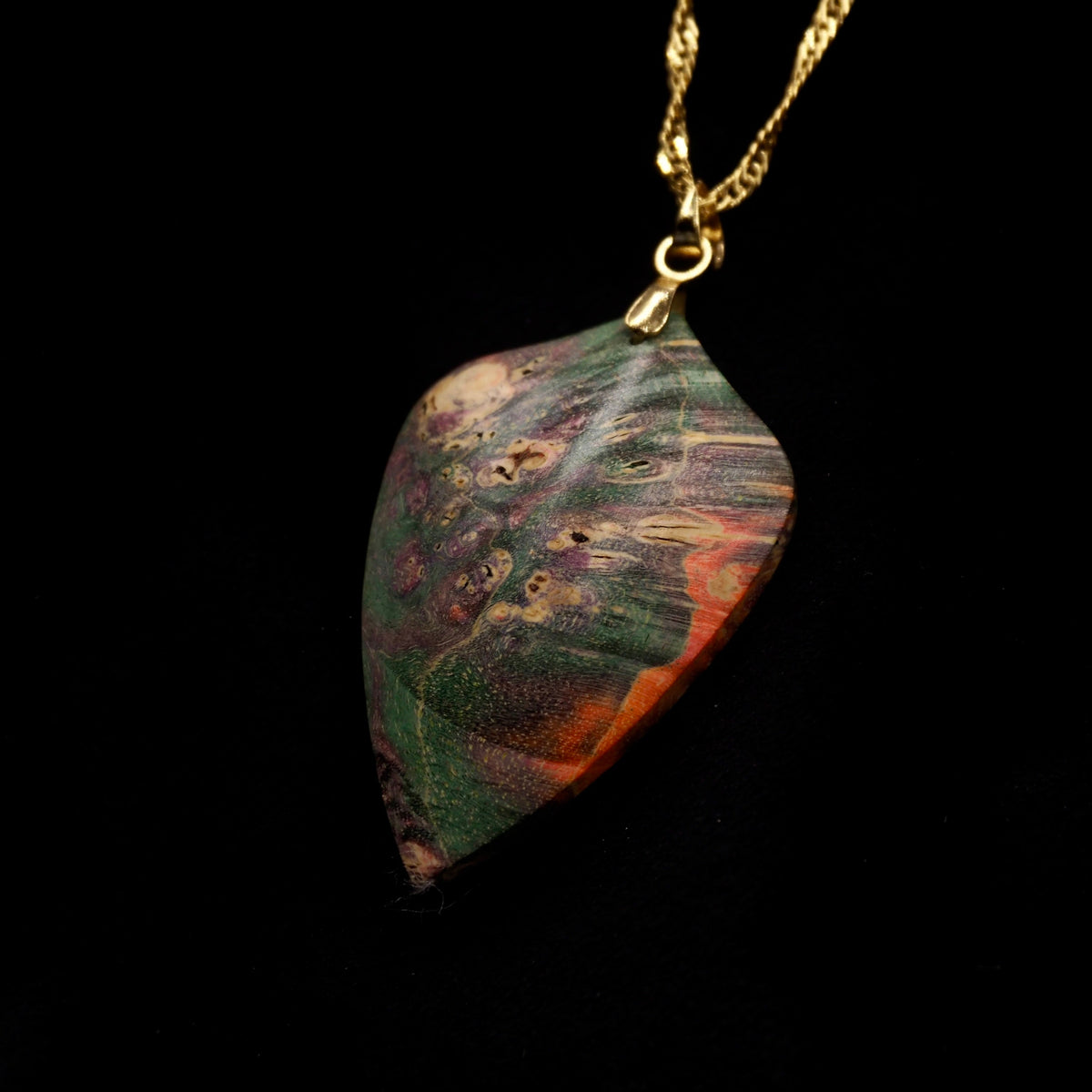Pièce unique #42 - Pendentif en Bois de Bouleau Stabilisé