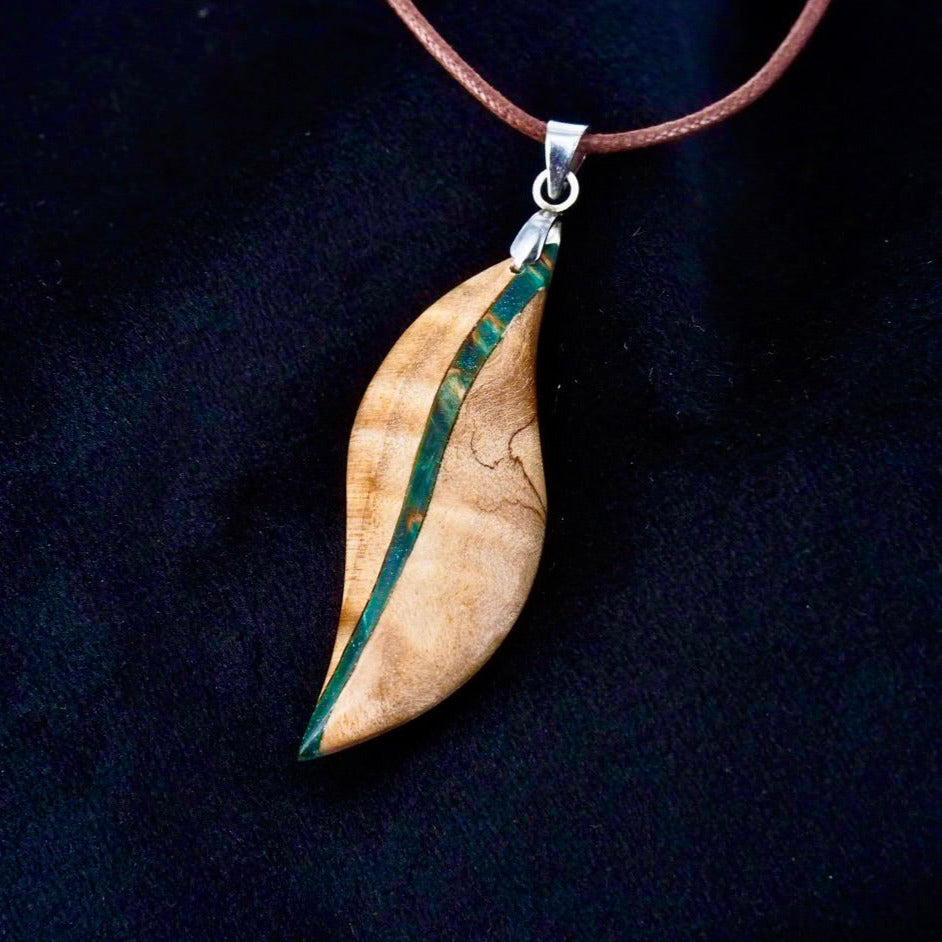 Pendentif en bois de bouleau stabilisé beige et vert