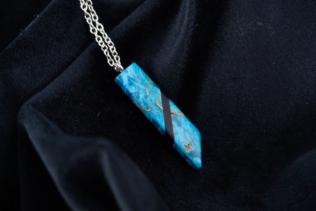 Pendentif en Ebène et Bouleau stabilisé bleu