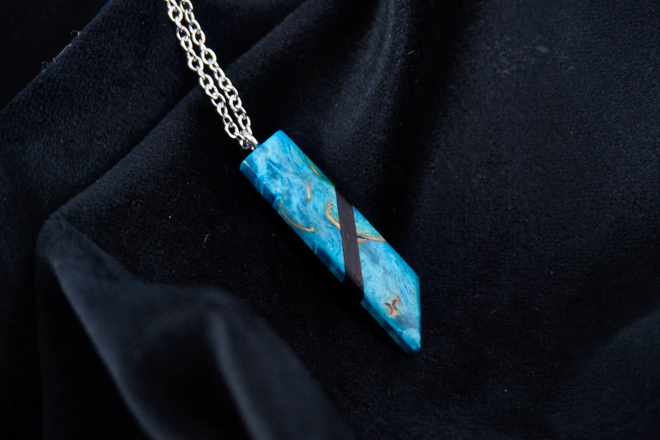 Pendentif en Ebène et Bouleau stabilisé bleu