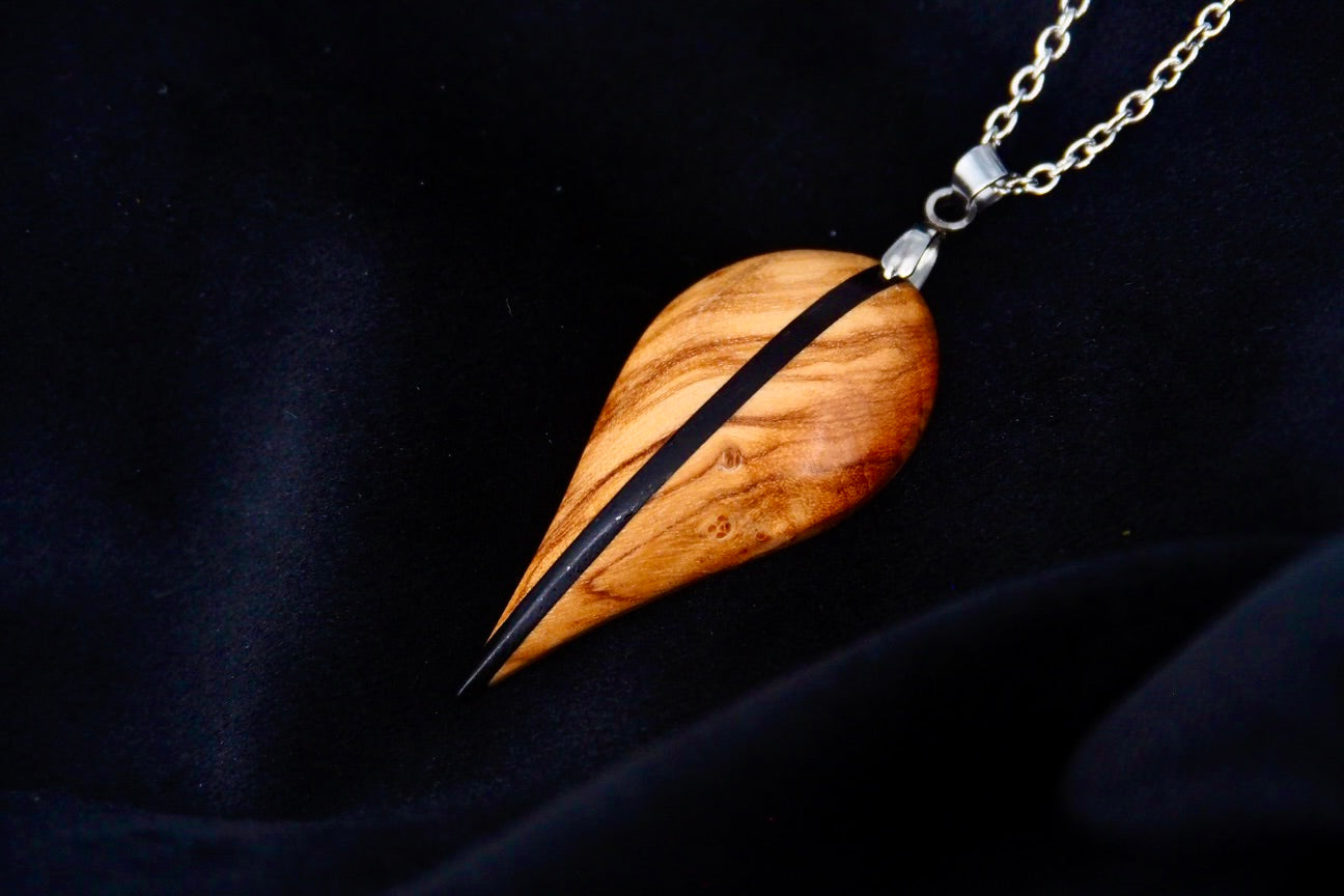 Pendentif en bois d'olivier et Ébène