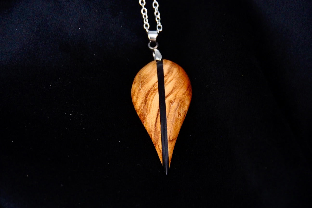 Pendentif en bois d'olivier et Ébène