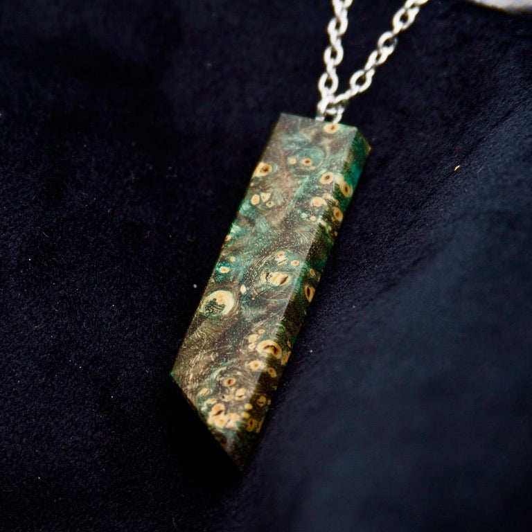 Pièce unique #47 - Pendentif en Bois de Bouleau Stabilisé