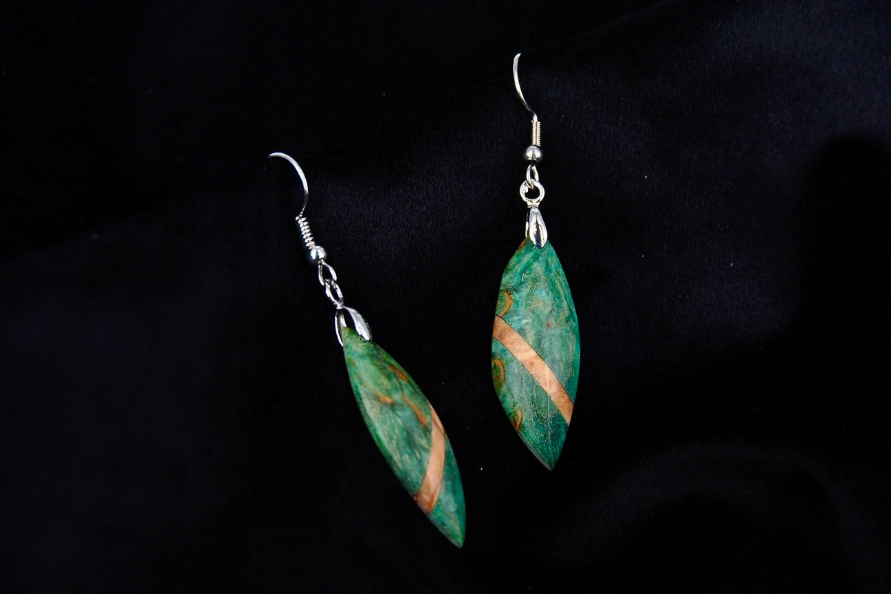 Boucles d'oreilles en bois de bouleau stabilisé vert et beige