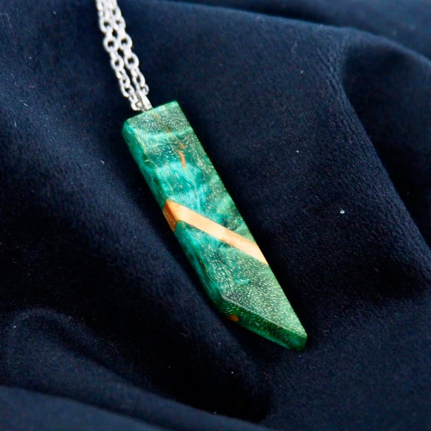 Pendentif en bois de bouleau stabilisé vert et beige