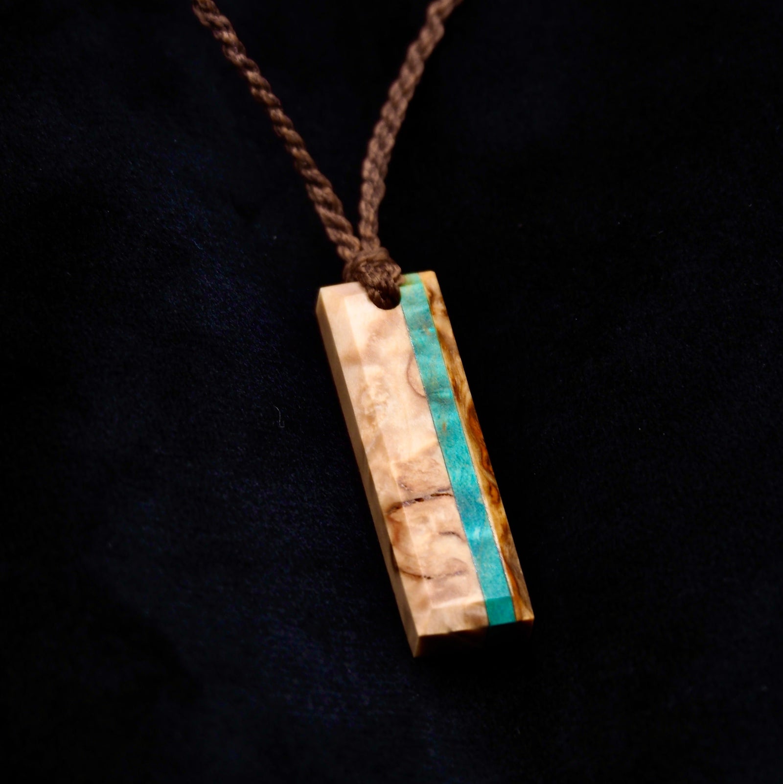 Pendentif Stèle 1 - Bois de Bouleau Stabilisé Beige et Turquoise
