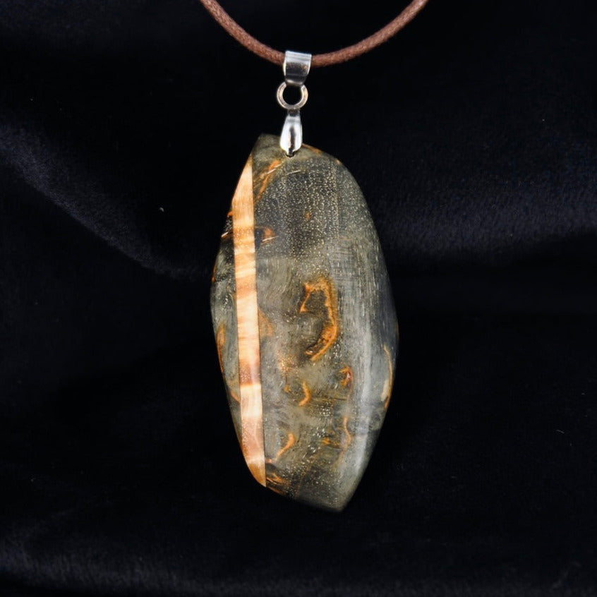 Pendentif en bois de bouleau stabilisé noir et beige