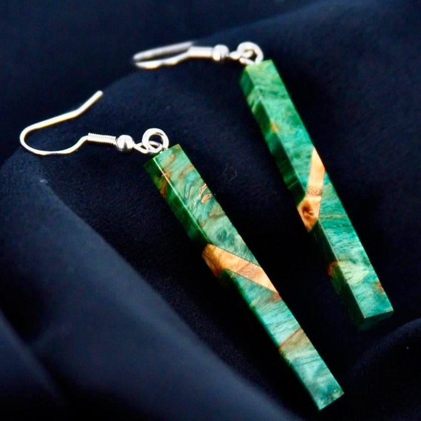 Boucles d'oreilles en bois de bouleau stabilisé vert et beige