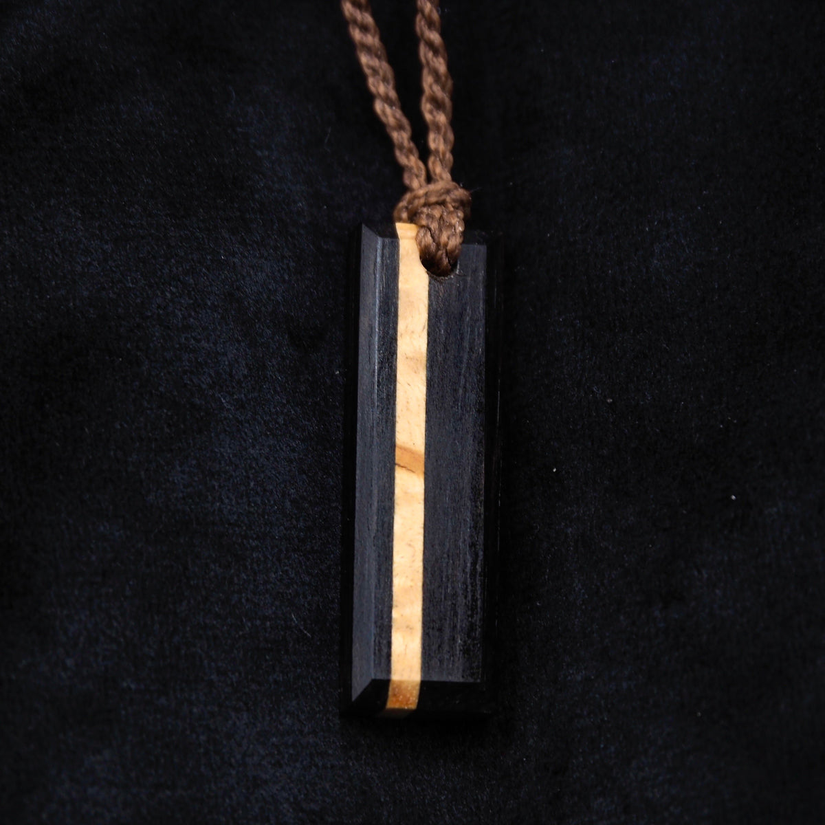 Pendentif Stèle 2 - Bois d'Ebène et bois de Bouleau Stabilisé Beige