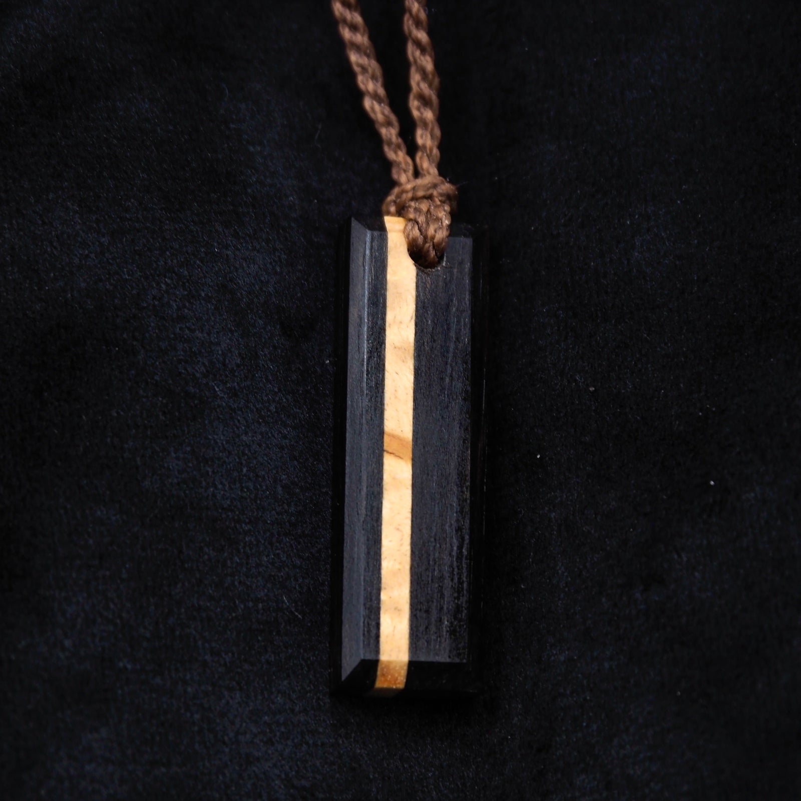 Pendentif Stèle 2 - Bois d'Ebène et bois de Bouleau Stabilisé Beige