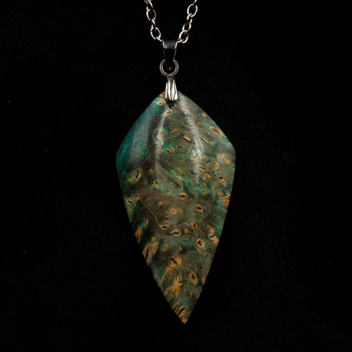 Pièce unique #40 - Pendentif en Bois de Bouleau Stabilisé