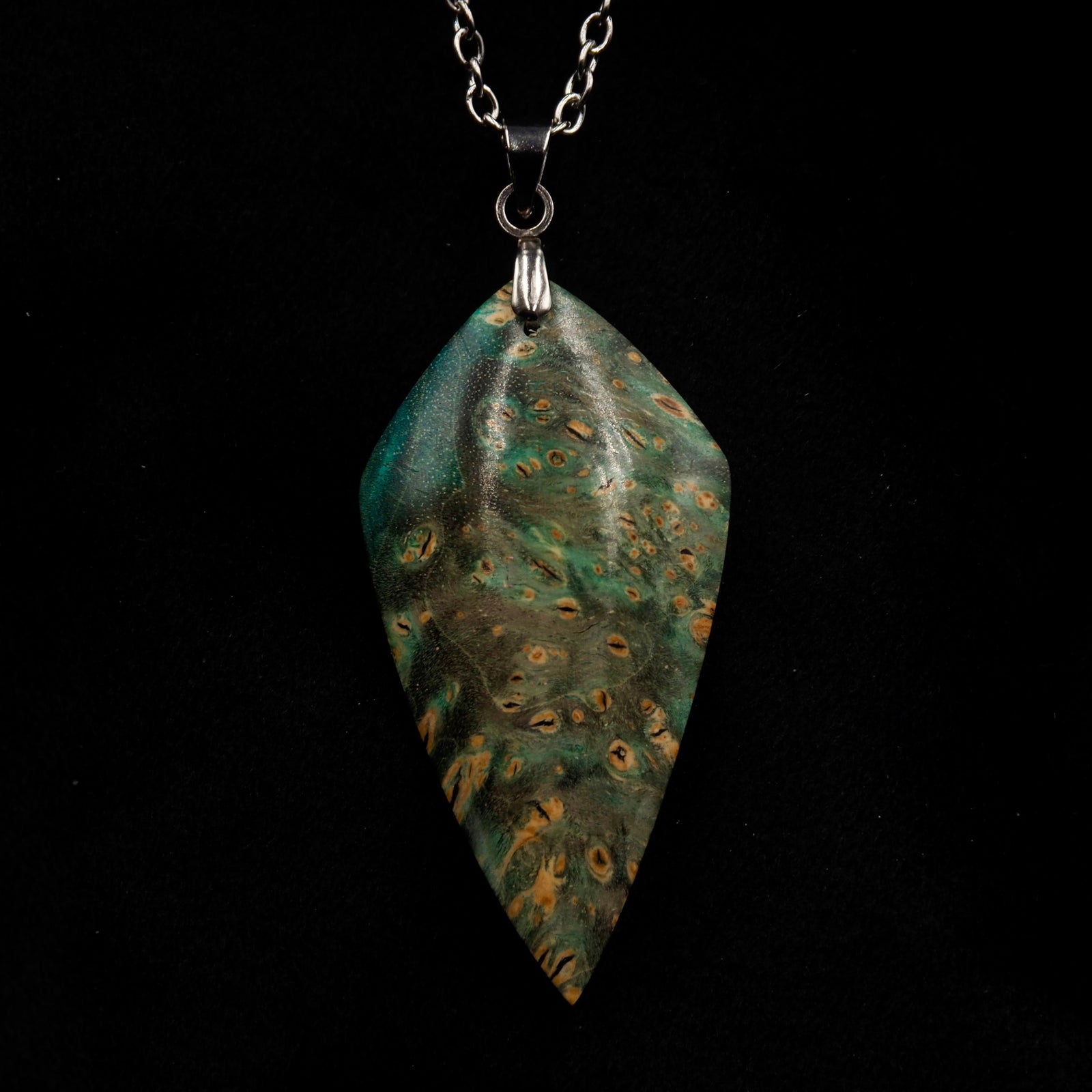 Pièce unique #40 - Pendentif en Bois de Bouleau Stabilisé