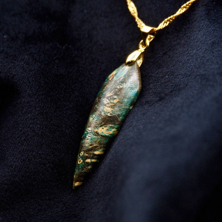 Pièce unique #56- Pendentif en Bois de Bouleau Stabilisé