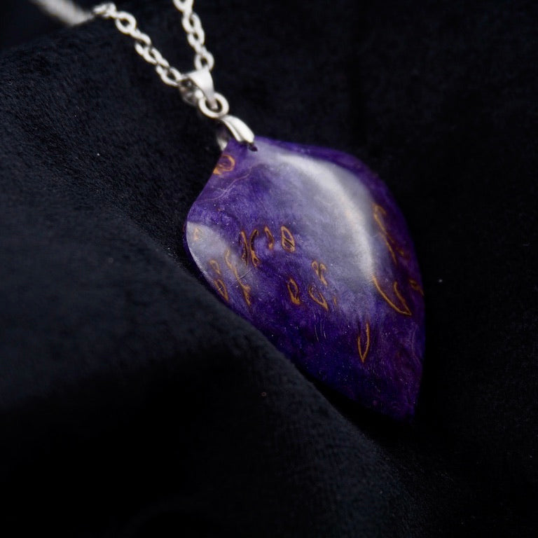 Pièce unique #48- Pendentif en Bois de Bouleau Stabilisé