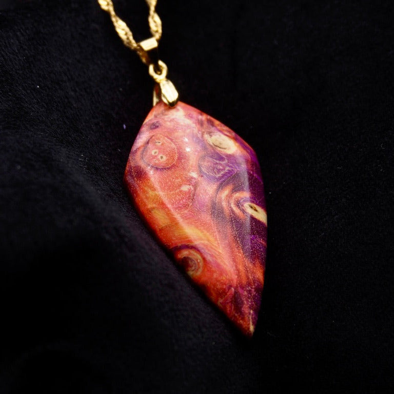 Pièce unique #50- Pendentif en Bois de Bouleau Stabilisé
