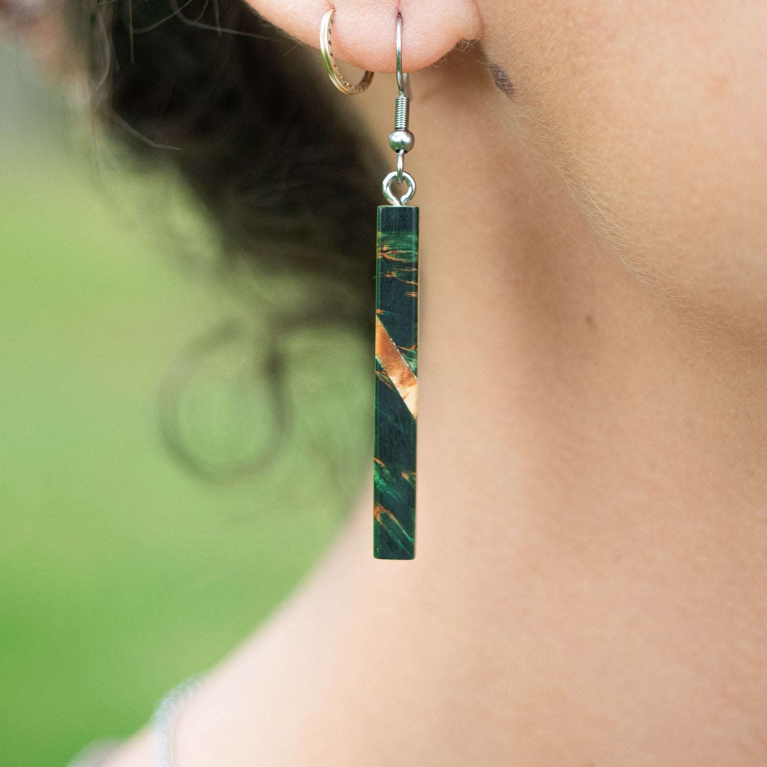 Boucles d'oreilles en bois de bouleau stabilisé vert et beige
