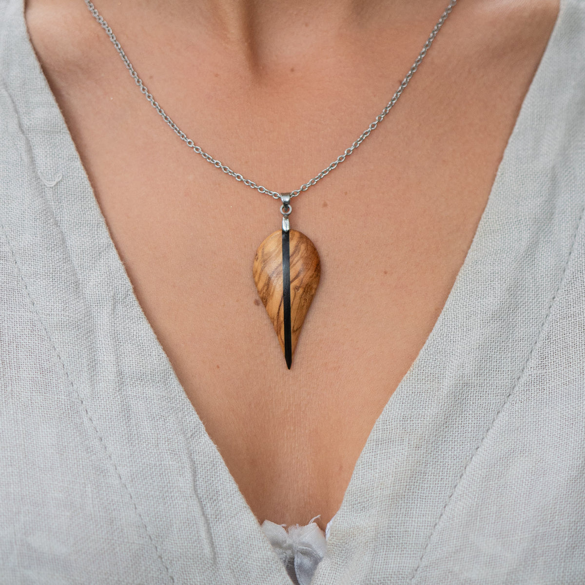 Pendentif en bois d'olivier et Ébène