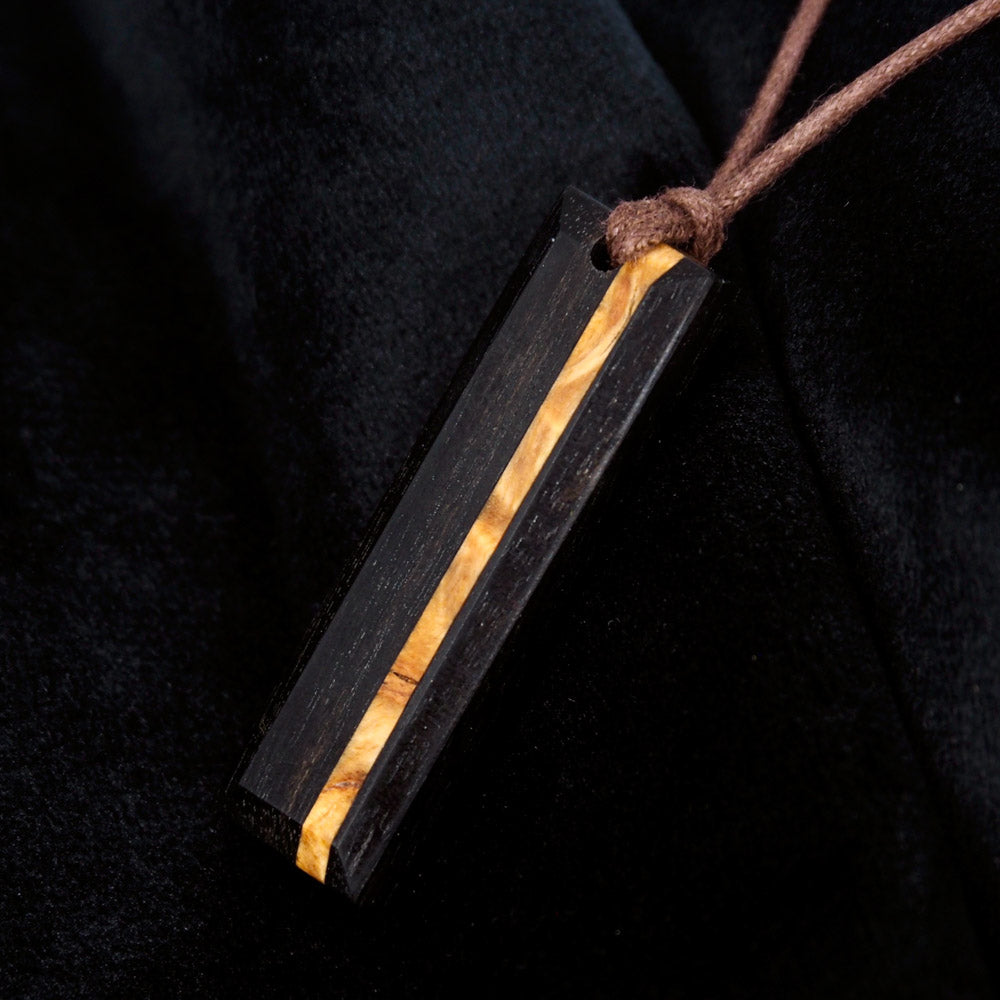 Pendentif Stèle 2 - Bois d'Ebène et bois de Bouleau Stabilisé Beige