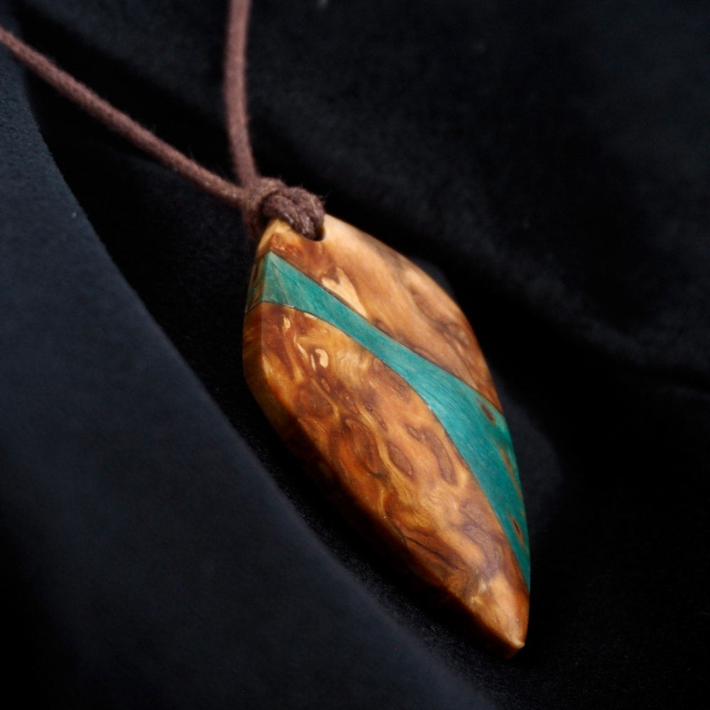 Pendentif Talisman 1 - Bois de Bouleau Stabilisé Beige et Turquoise