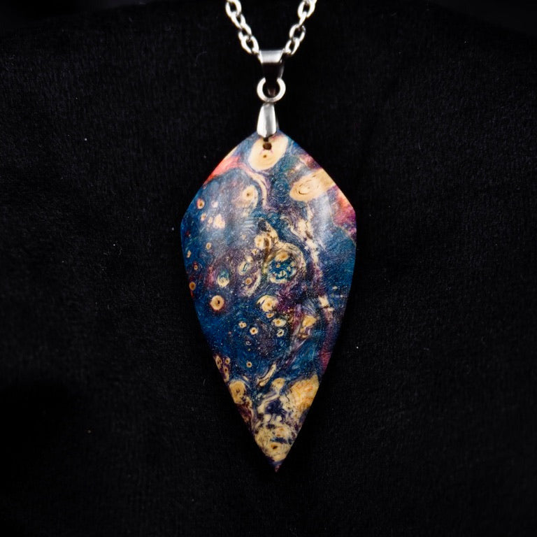 Pièce unique #57- Pendentif en Bois de Bouleau Stabilisé