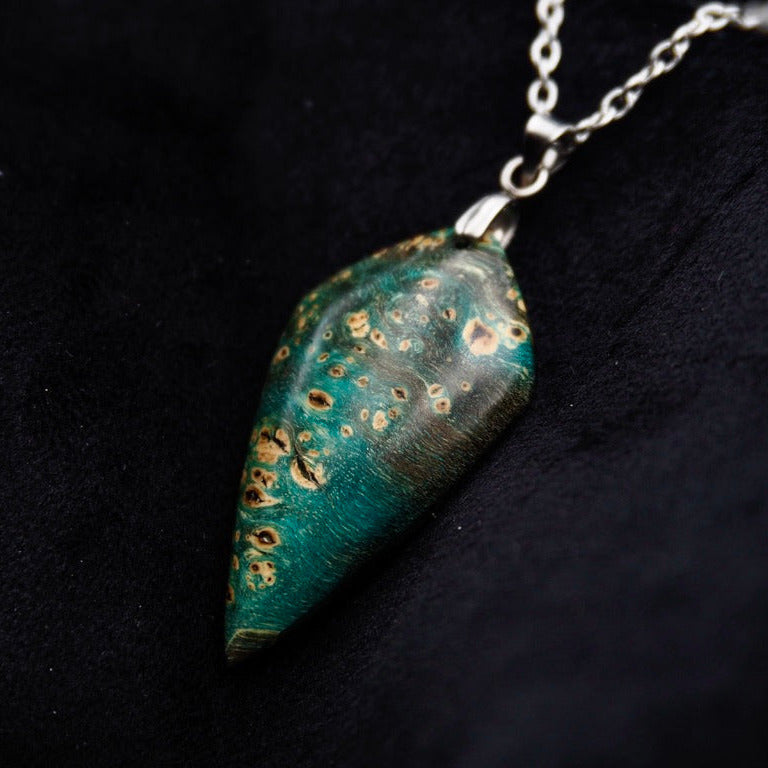 Pièce unique #58- Pendentif en Bois de Bouleau Stabilisé