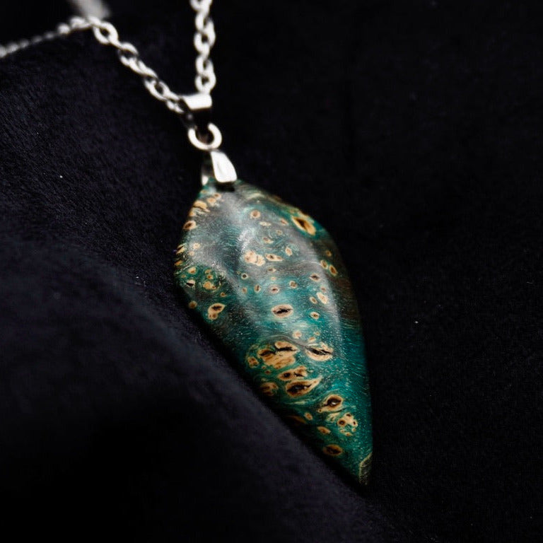 Pièce unique #58- Pendentif en Bois de Bouleau Stabilisé