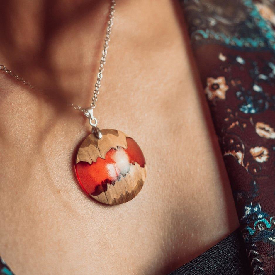 Pendentif en loupe d'eucalyptus - Rouge