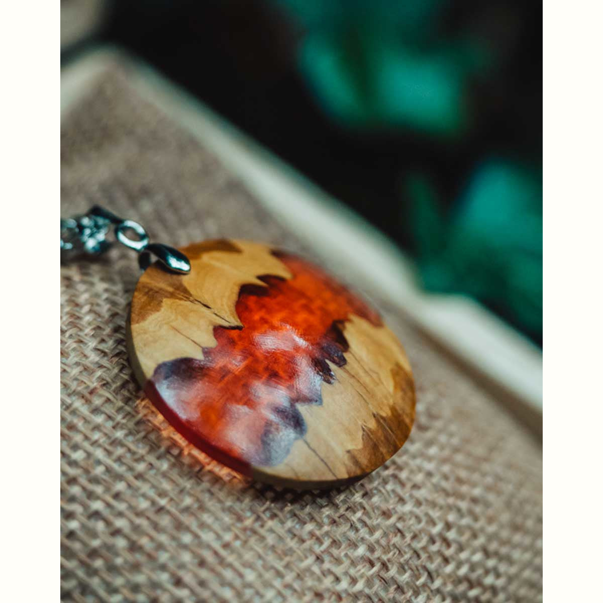 Pendentif en loupe d'eucalyptus - Rouge