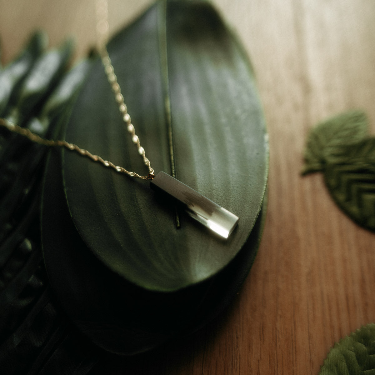Pendentif en bois d'ébène